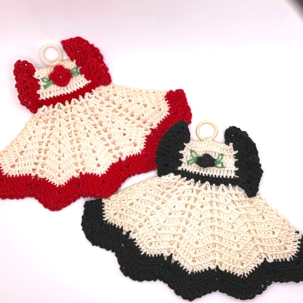 Vintage Kitsch Crochet Potholder Dresses Black & Red MCM